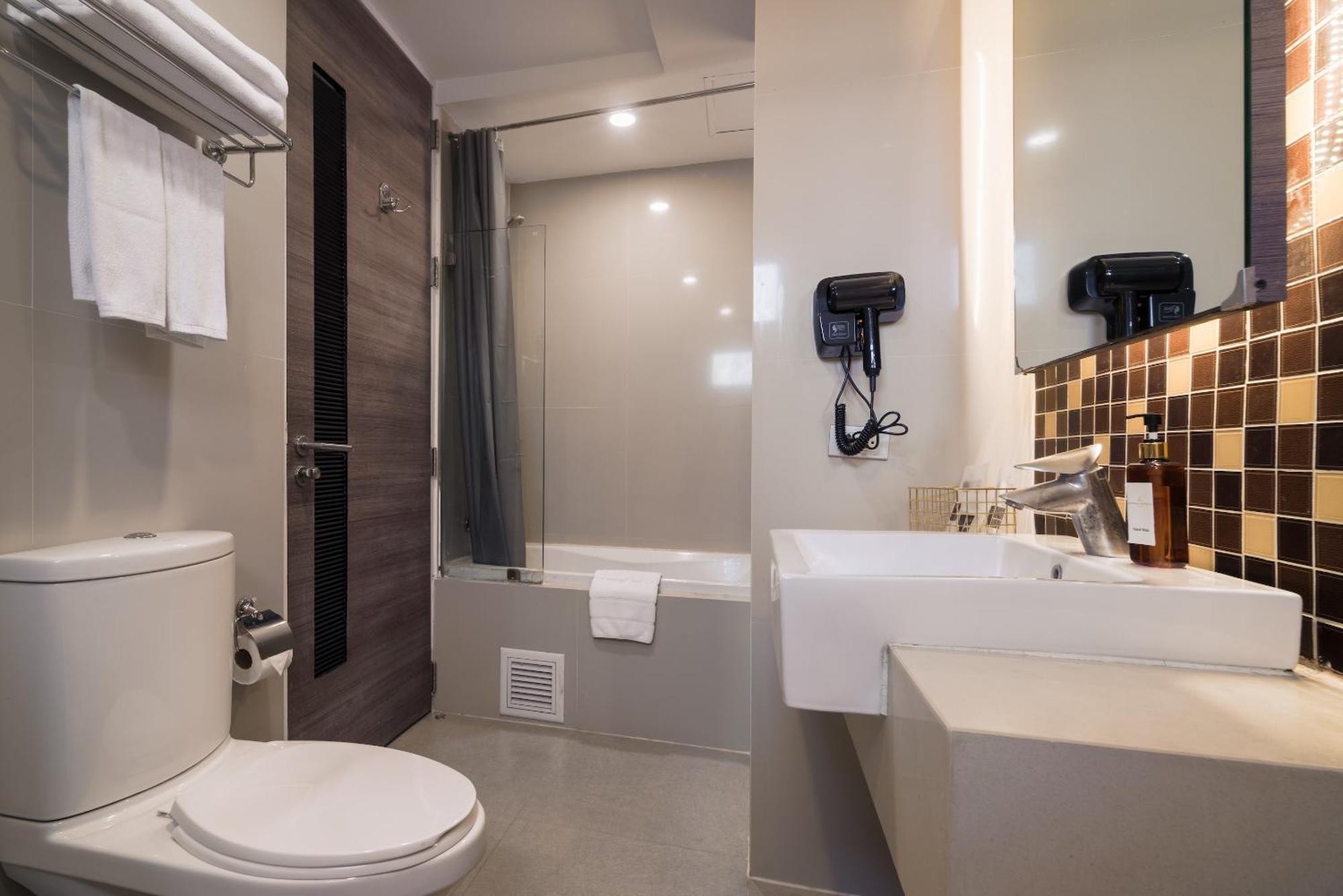 Aspira Suites Sukhumvit 20 バンコク都 エクステリア 写真