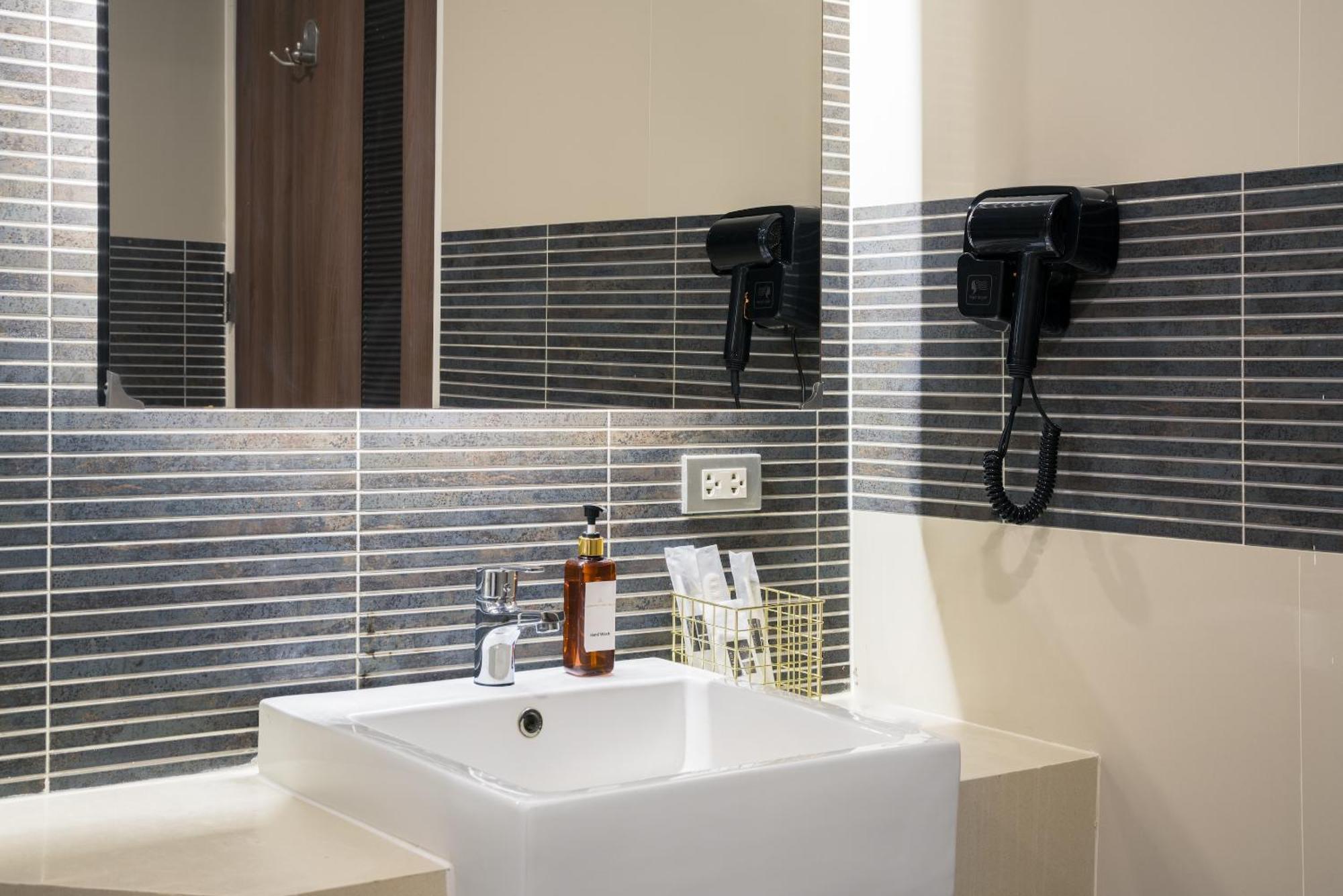 Aspira Suites Sukhumvit 20 バンコク都 エクステリア 写真